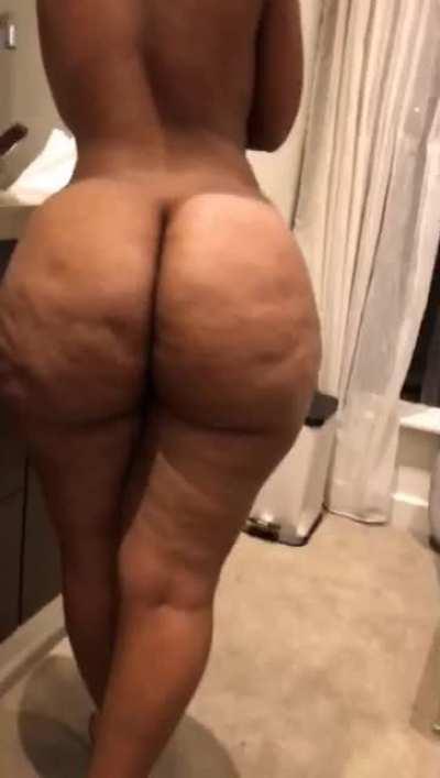 This big black ass is swollen like a muthafucka