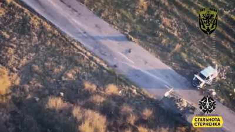 Ukrainian FPV drone hits a Russian BMP with infantry on top resulting in them having to stop, later the survivors are evacuated by other IFVs