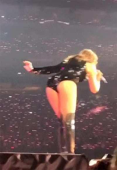 We should be the ones bowing to Taylor Swift