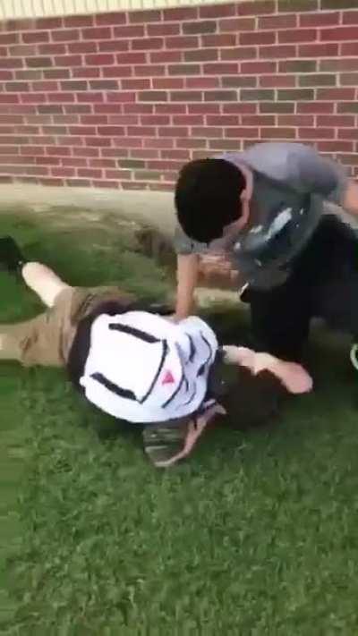 Theyre both pretty bad at fighting but dude got rocked nonetheless.