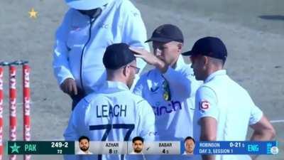 English Cricketer uses his teammates bald head to shine the Cricket Ball.