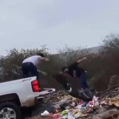 Sinaloa cartel dumping the body of a &quot;rat&quot;