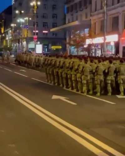 Ukrainian troop singing Putin's huylo (Putin is a dickhead) during the preparation for the Independence Day of Ukraine