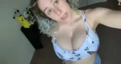 Watch her big tits bounce