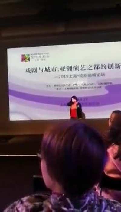 上海戏剧学院外教20年前始乱终弃，20年后妈妈带儿子当场认亲