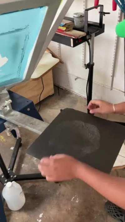 Love this creative screenprinting process