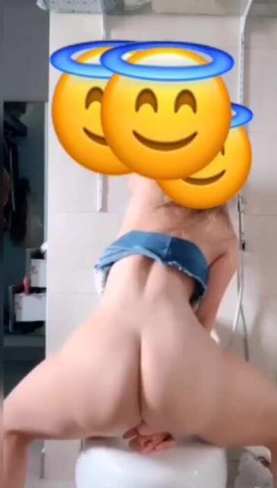 White Girl With Big Butt🍑(Link in Comment also)  