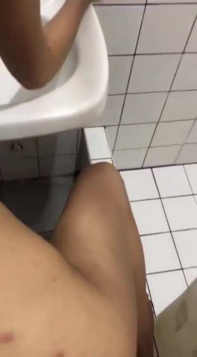 🔥🥰Extremely cute babe get her pussy fucked in washroom [must watch] [link in comment]💦🔞