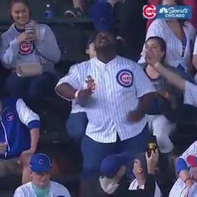 Cubs fan wows the crowd