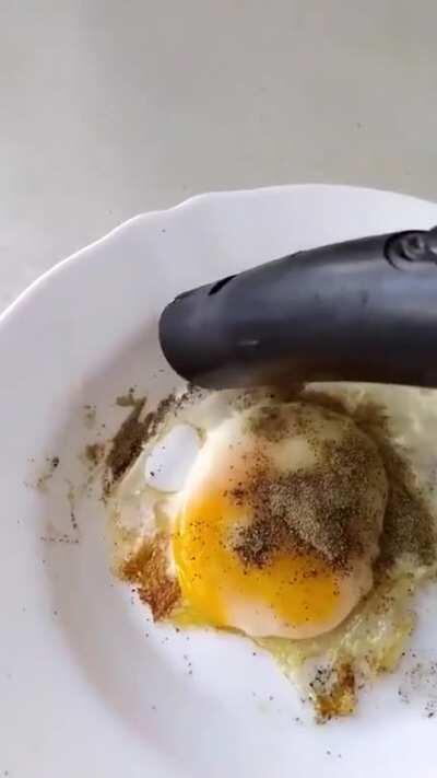 WCGW using a vacuum to get rid of excess pepper?