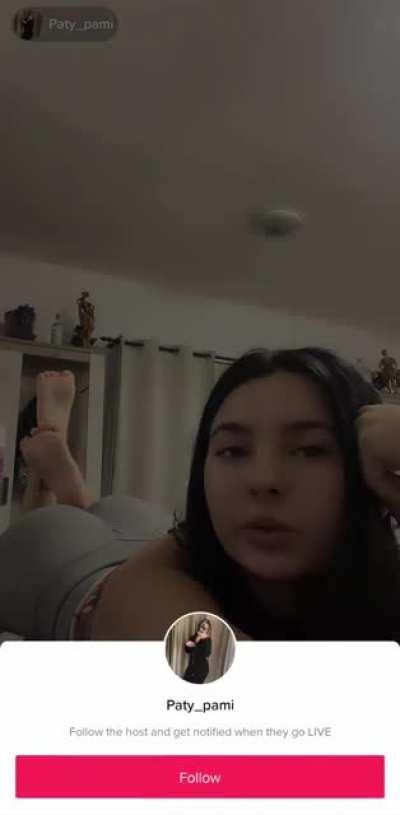 Big ass and soles in the pose @patricia_patryyy