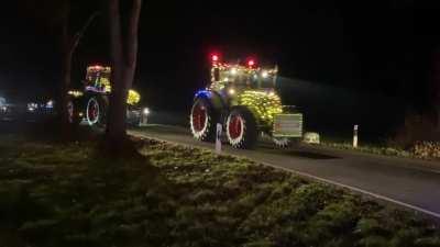 Local farmers gathered around 70 tractors to form a nice Christmas convoy🎄