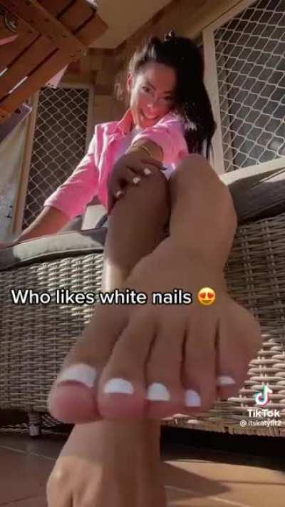 @itskatyfit2 white toes and soles