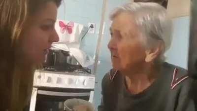 This woman’s mother suffers from Alzheimer’s. For the first time in years, she recognized her daughter, looked into her eyes and told her she loves her