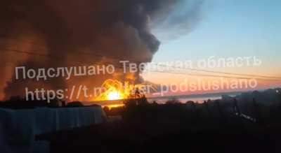 Another longer clip of several explosions / cookoffs at the Russian ammunition storage after Ukrainian drones attacked at night, near Toropets, Tver Oblast [18.09.2024]