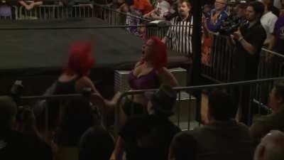 Saraya kicked below the belt by LuFisto