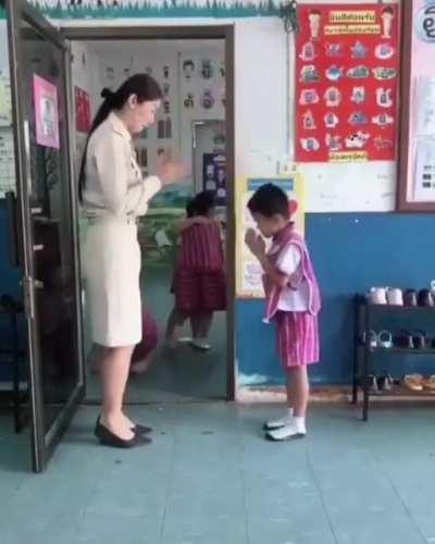 Cool teacher kids entering classroom