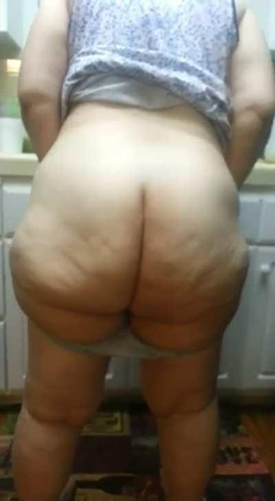 Jiggly granny booty