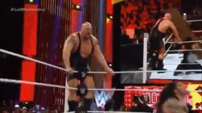 Big Show screams in pain after getting hung up on the ropes (Extreme Rules 2015)