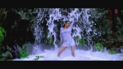 Sushmita Sen rain dance 😍🤤