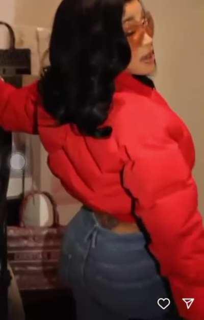 cardi's ass is insane