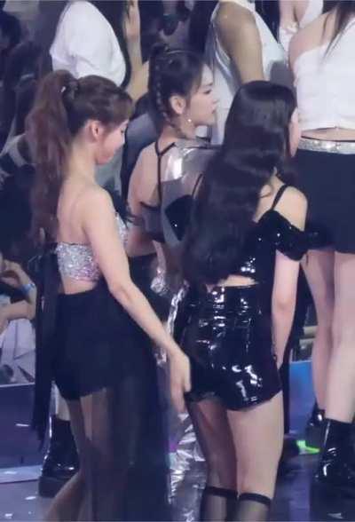 (Twice) NAYEON slapping (ITZY) LIA's butt.