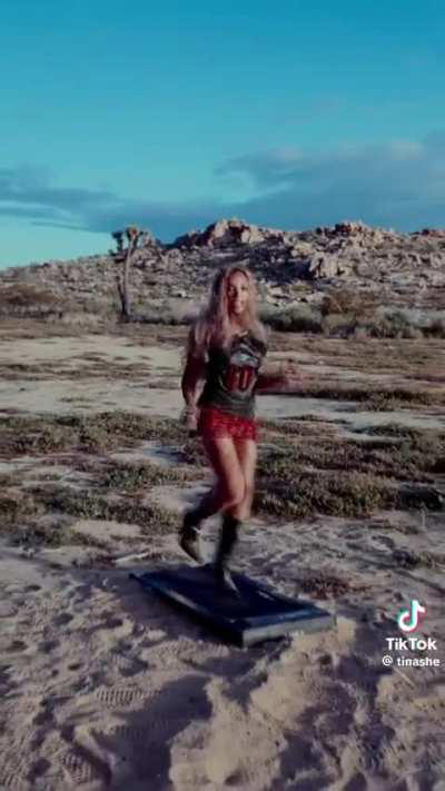 Quantum Baby Era: Tinashe's Stunning Desert Style