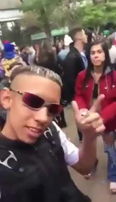 Mucalol é aquele boyzao que vai no festival todo trajadinho que mamãe arrumou , cria memo vai todo de oakley e fodas (track beautifull - bruno furlan)