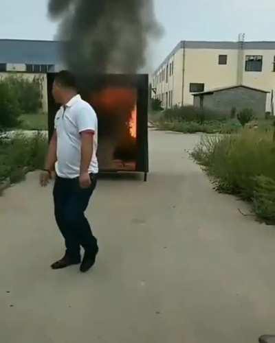 This throwable fire extinguisher