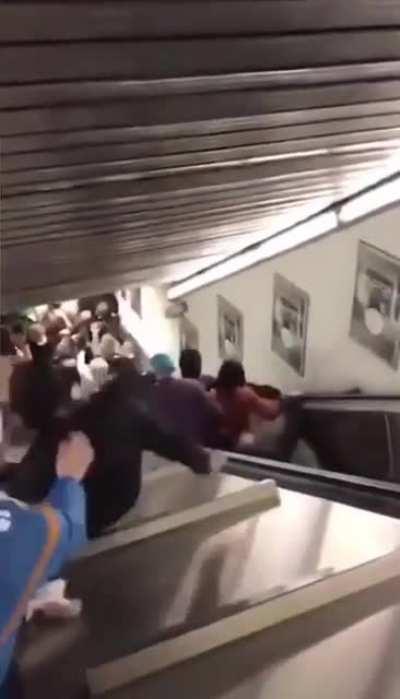 A de-escalator