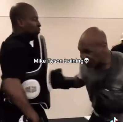 Jake Paul VS Mike Tyson Training