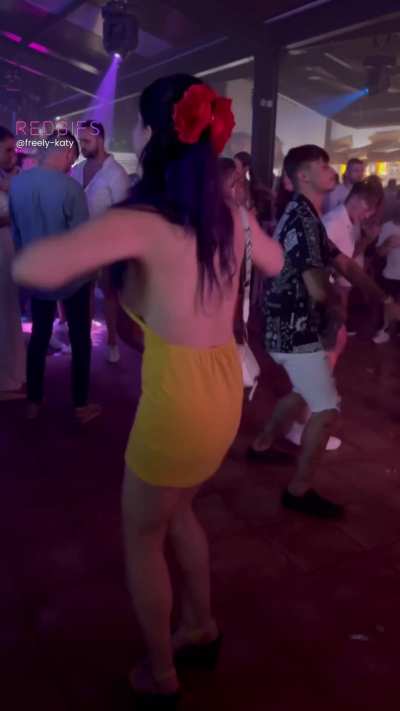 Having fun at the clubs in my yellow dress and heels, think they enjoyed the view?