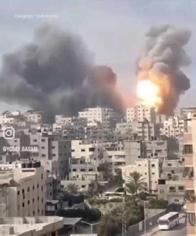 IDF intense air strikes in Han yunes, Gaza