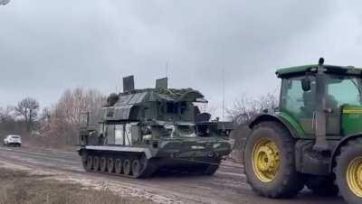 Ukrainian Farmers find a Russian Tor-M2 Sam valued at over $20mil USD