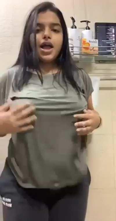 Chubby Indian Girls Showing Her Huge Boobs