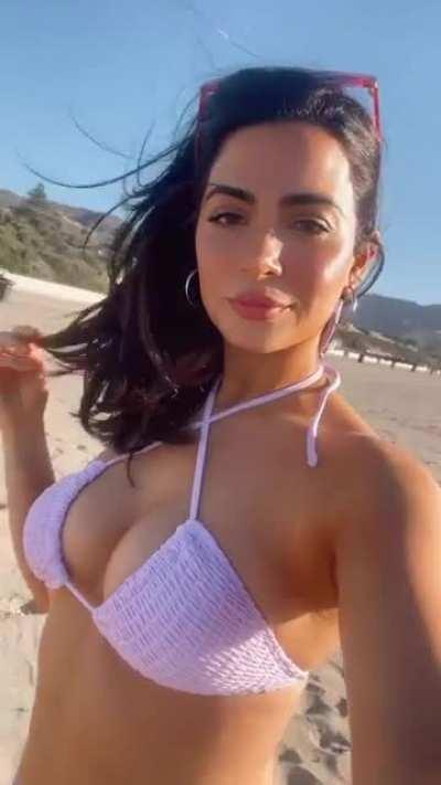 Smoking Hot Video of Bikini Em