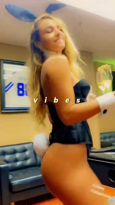 🔥 Zuria Vega nude tits 