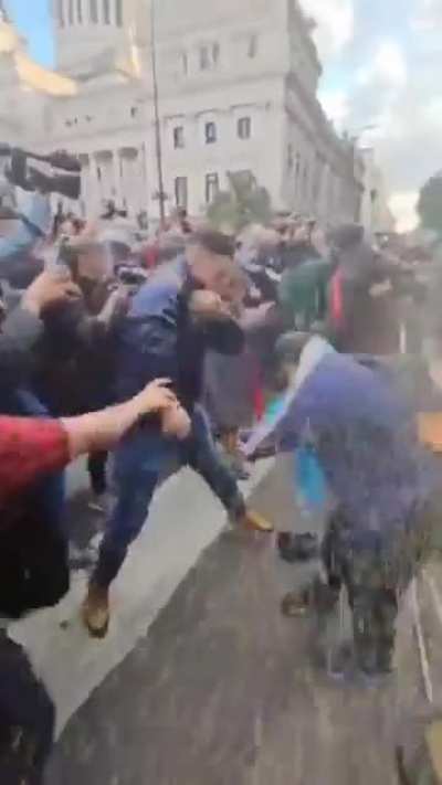 Así se vivió la protesta de los jubilados frente al Congreso 