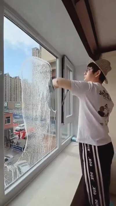 Magnetic window cleaner