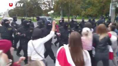 Belarusian women overpower riot police (LOUD)