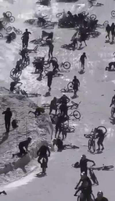 2019-06-29: Crash of appx. 700 mtb riders during the Mountain of Hell downhill mountain bike race in Les Deux Alpes, France