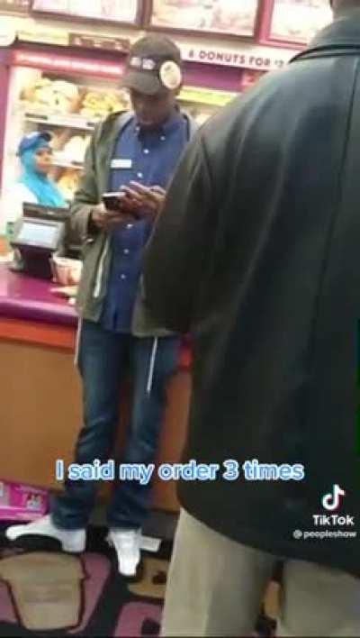 Woman at a Dunkin’ ordered a Chocolate donut and they gave her a glazed donut instead. After she eats the glazed donut, she then proceeds to throw a tantrum and demands a refund.