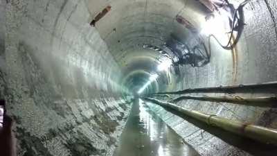 The series of shockwaves from this explosion in a tunnel.