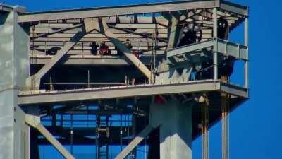 SpaceX workers doing pull-ups 120 meters high