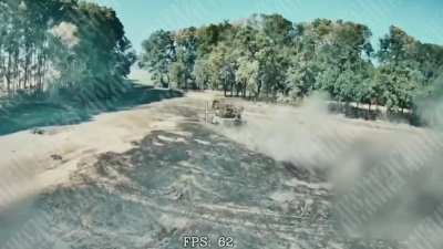 Ukrainian leopard 2a6 gets hit by a Russian fibre optic drone