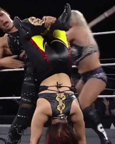 Rhea Smacking Ass 👋🏼🍑