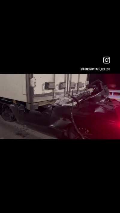 Audi Crashes Into Back of Semi Truck After Hitting 186 MPH (300 km/h) 