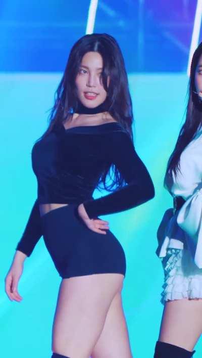 Red Velvet - Hyunyi 🍑 (Backup Dancer)