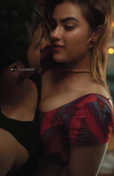 #KavyaThapar HOT saree scene 👌🏻😋 HD Vertical video 60fps