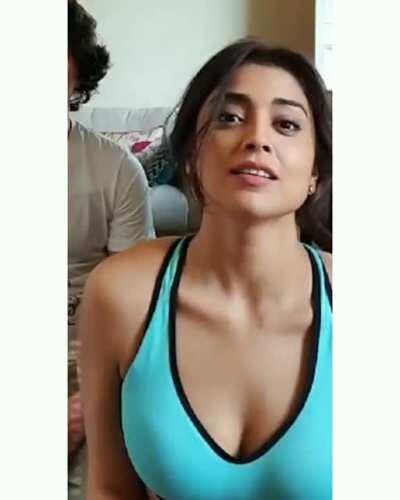 Shriya knows how to excite us 💦